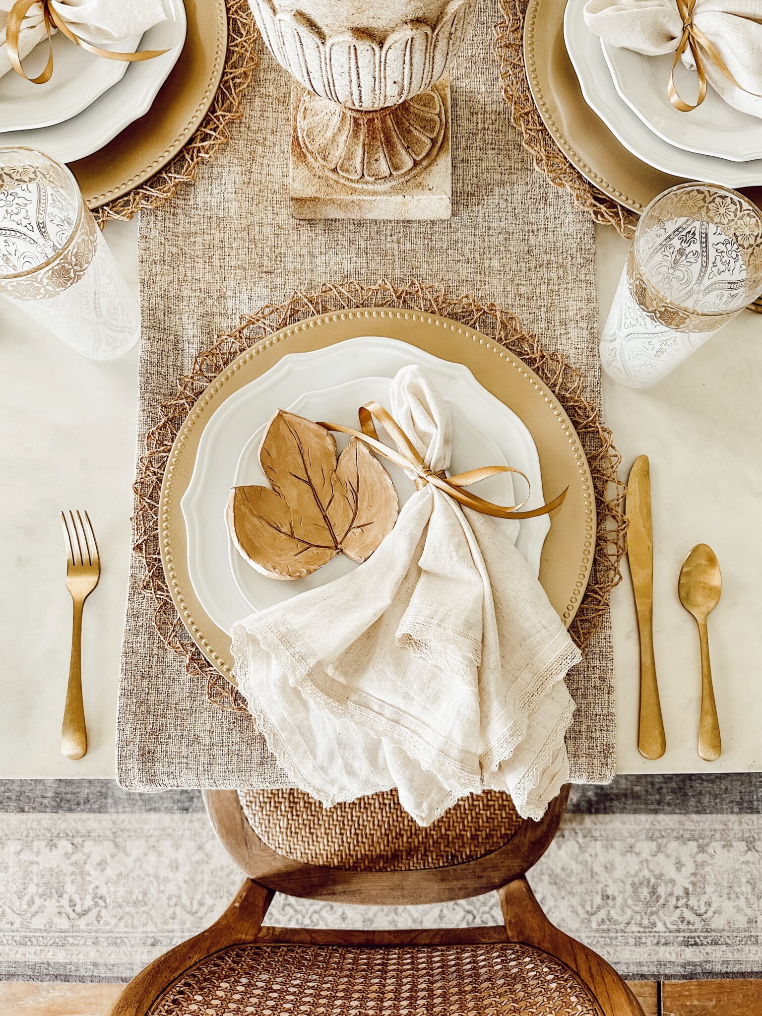 Creating a Neutral Fall Dining Room: Warmth and Elegance
