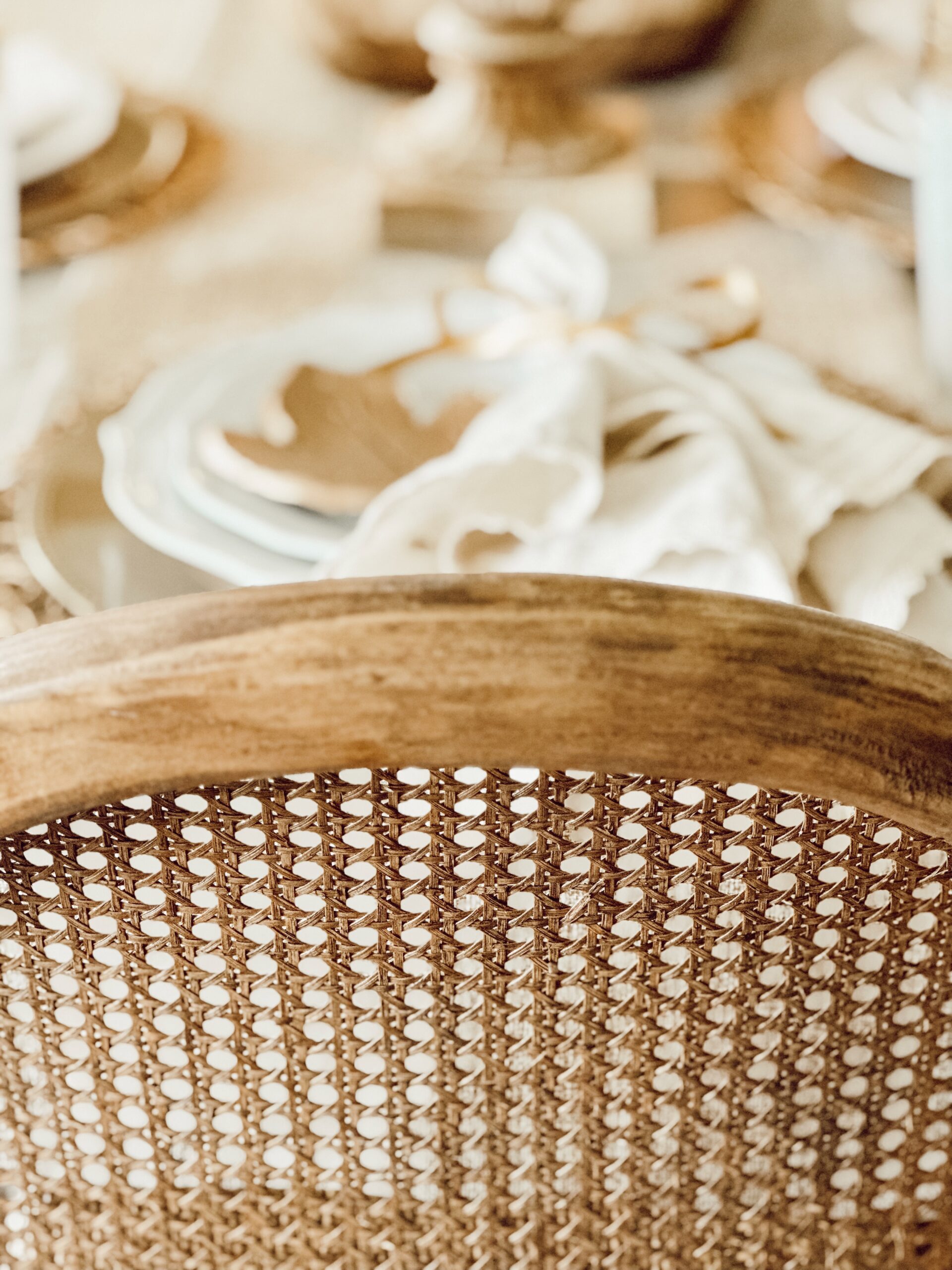 Creating a Neutral Fall Dining Room: Warmth and Elegance