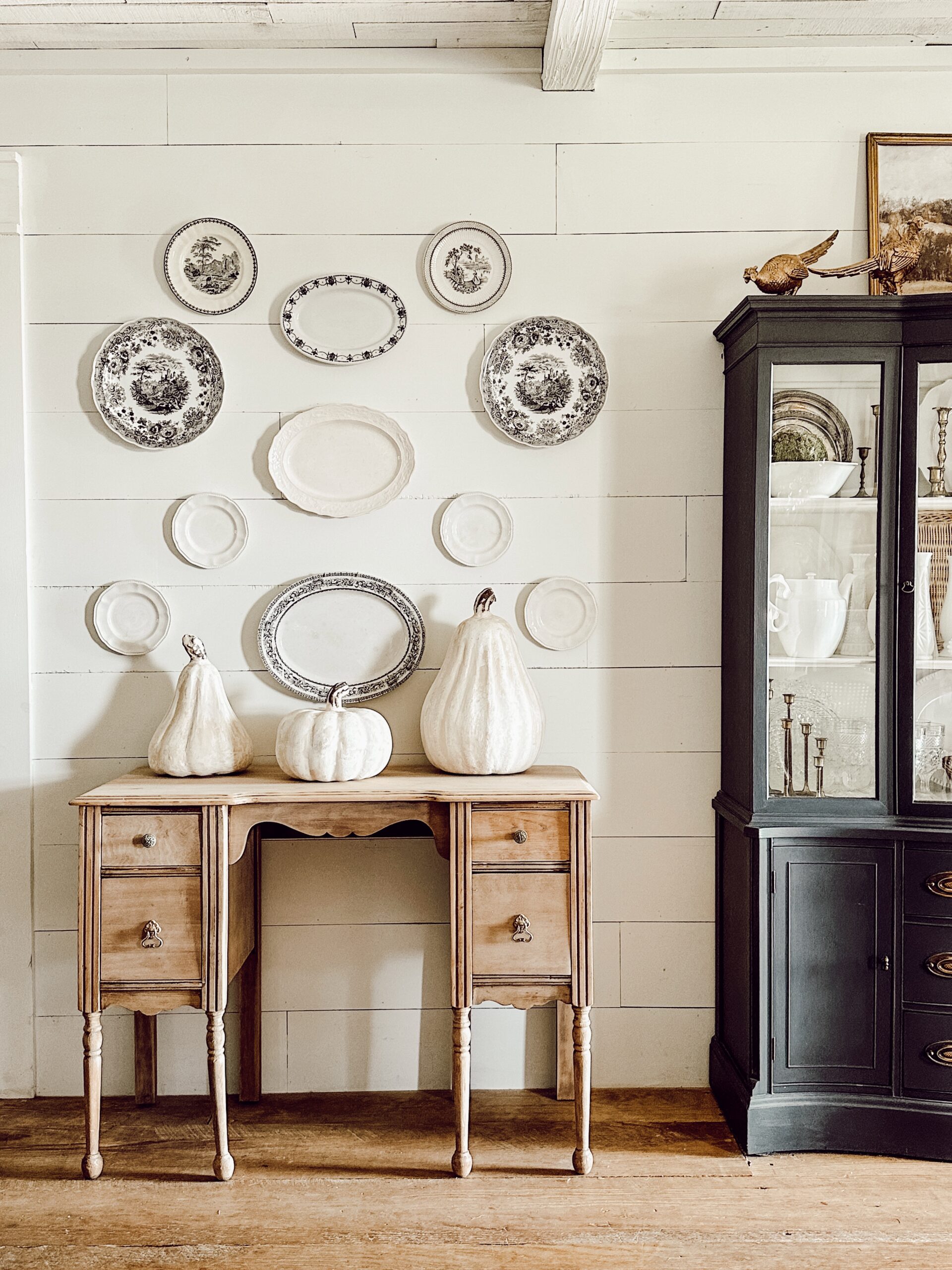 Creating a Neutral Fall Dining Room: Warmth and Elegance