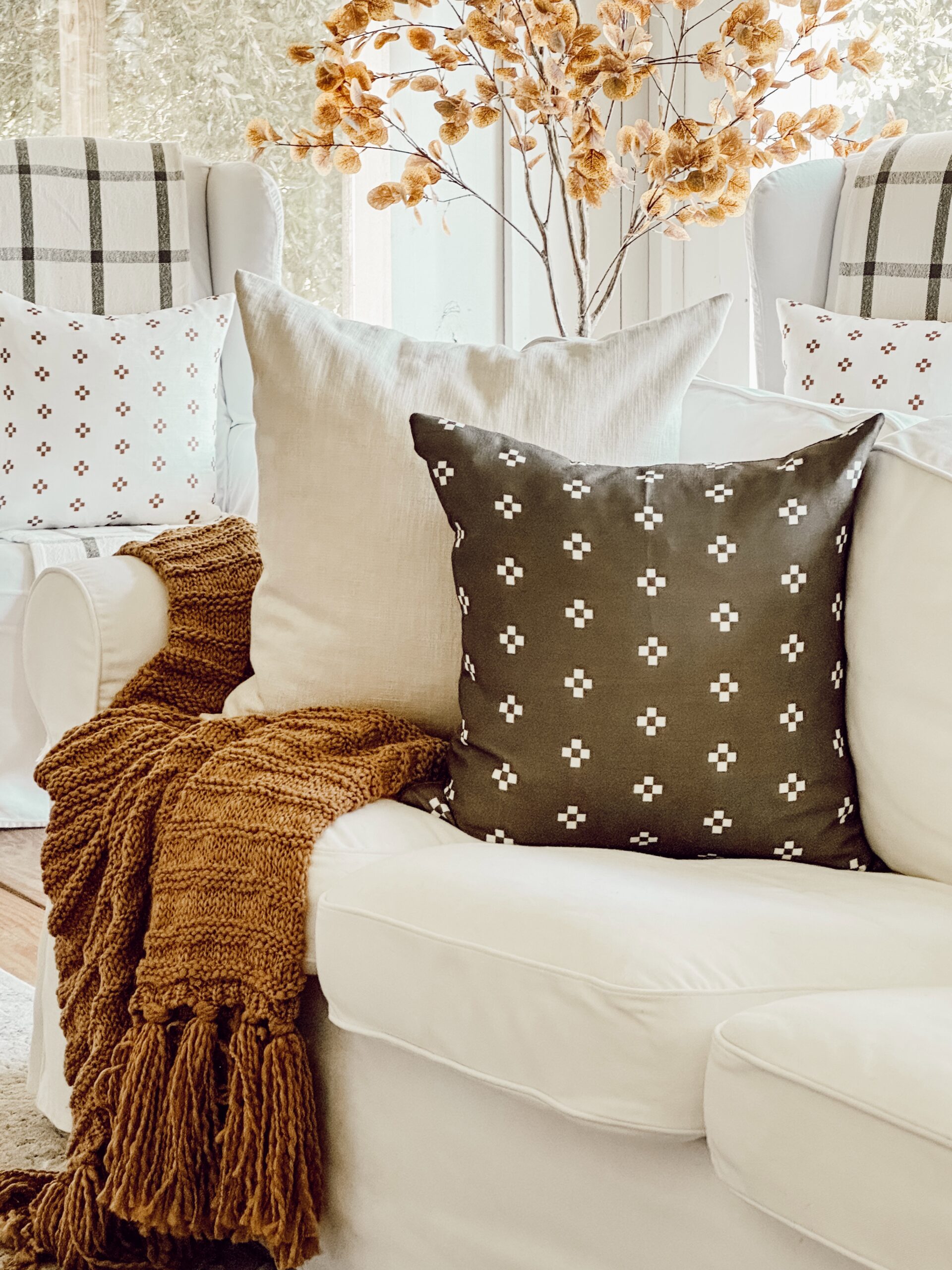 Cozy Fall Living Room: Easy, Affordable Decor Tips